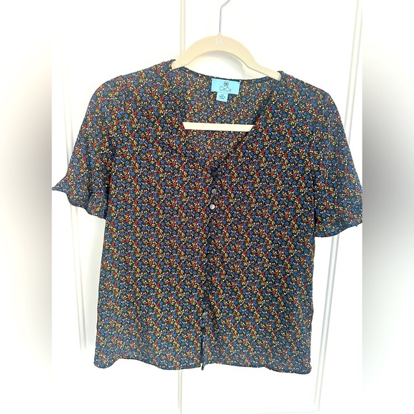 Fall lightweight top - Picture 1 of 3